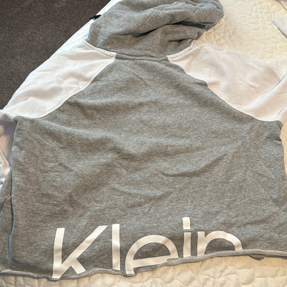 Calvin Klein cropped hoodie - Picture 2 of 4